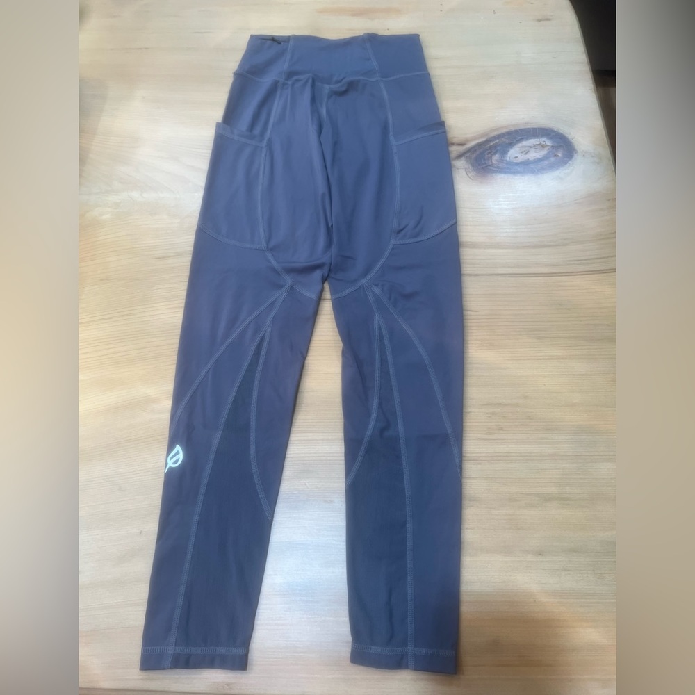 P’tula leggings. Grey. Size medium.